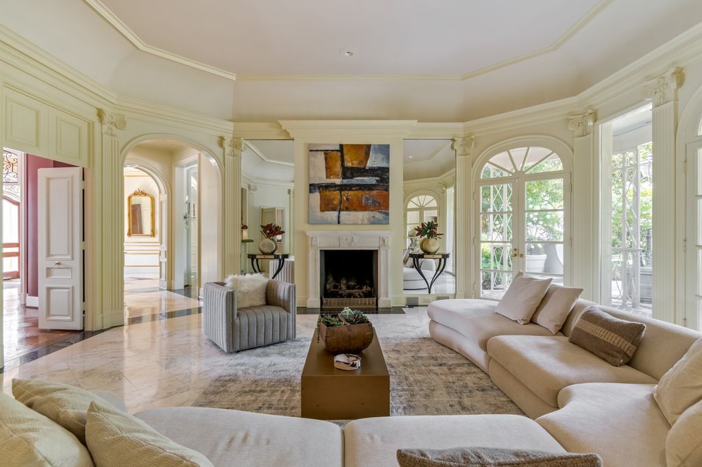 Luxurious and Private French Manor in Tennessee for 4995000 10