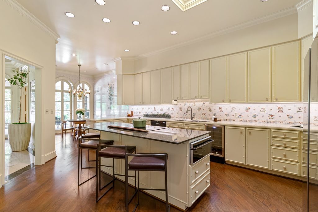 Luxurious and Private French Manor in Tennessee for 4995000 16
