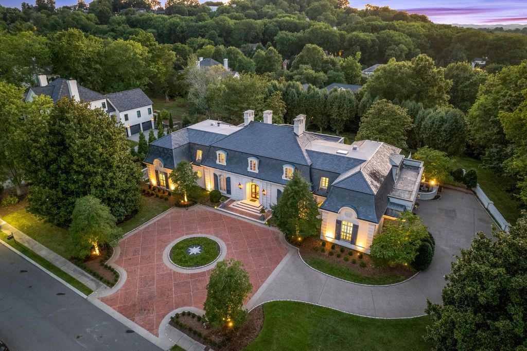 Luxurious and Private French Manor in Tennessee for 4995000 2