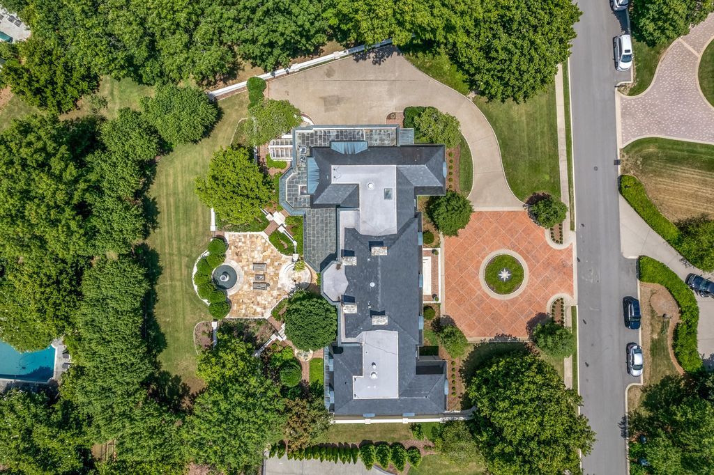 Luxurious and Private French Manor in Tennessee for 4995000 48