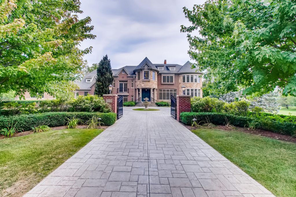 Luxury and Harmony 3.799 Million Custom Built Estate in Illinois Offering Solitude and Togetherness 1