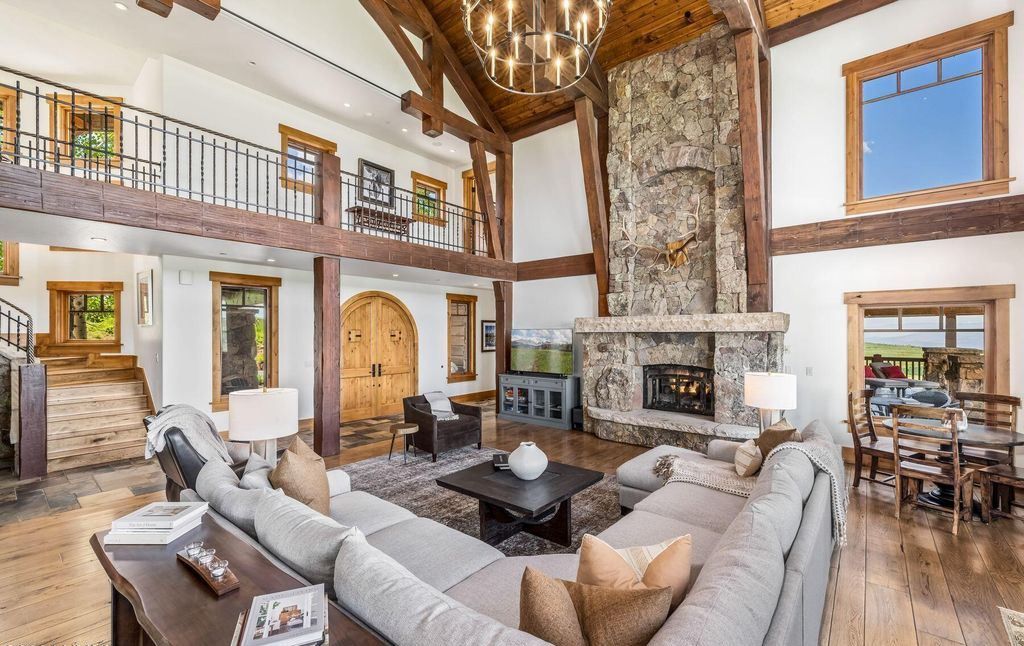 Mountain Charm Meets Modern Comfort Exquisite Colorado Residence for 7.25 Million 10