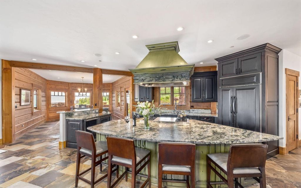 Mountain Charm Meets Modern Comfort Exquisite Colorado Residence for 7.25 Million 17