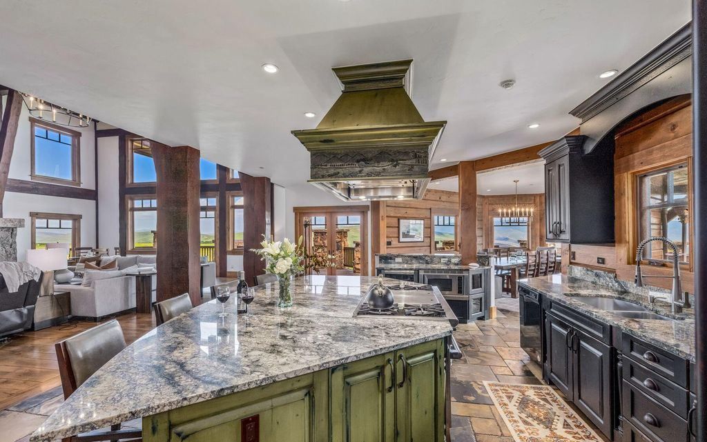 Mountain Charm Meets Modern Comfort Exquisite Colorado Residence for 7.25 Million 19