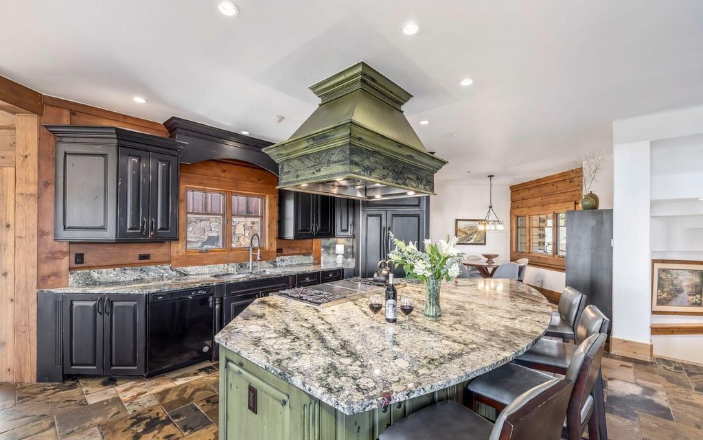 Mountain Charm Meets Modern Comfort Exquisite Colorado Residence for 7.25 Million 20