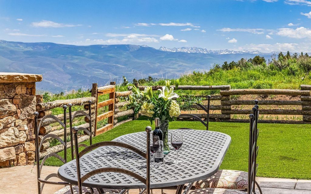 Mountain Charm Meets Modern Comfort Exquisite Colorado Residence for 7.25 Million 22