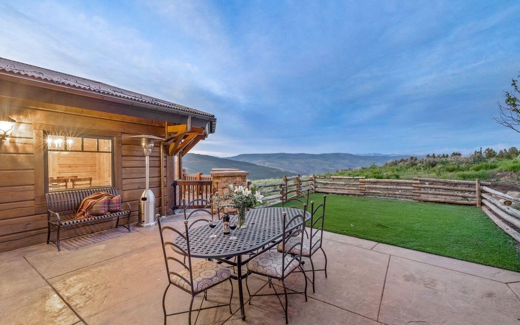 Mountain Charm Meets Modern Comfort Exquisite Colorado Residence for 7.25 Million 23