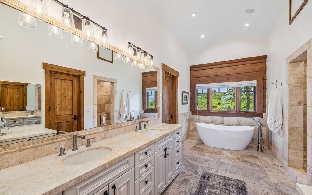 Mountain Charm Meets Modern Comfort Exquisite Colorado Residence for 7.25 Million 29