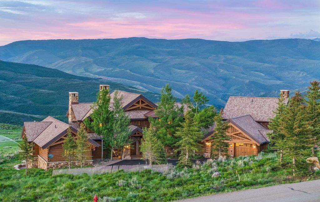 Mountain Charm Meets Modern Comfort Exquisite Colorado Residence for 7.25 Million 3