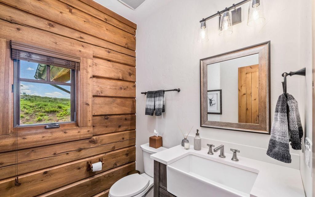 Mountain Charm Meets Modern Comfort Exquisite Colorado Residence for 7.25 Million 33
