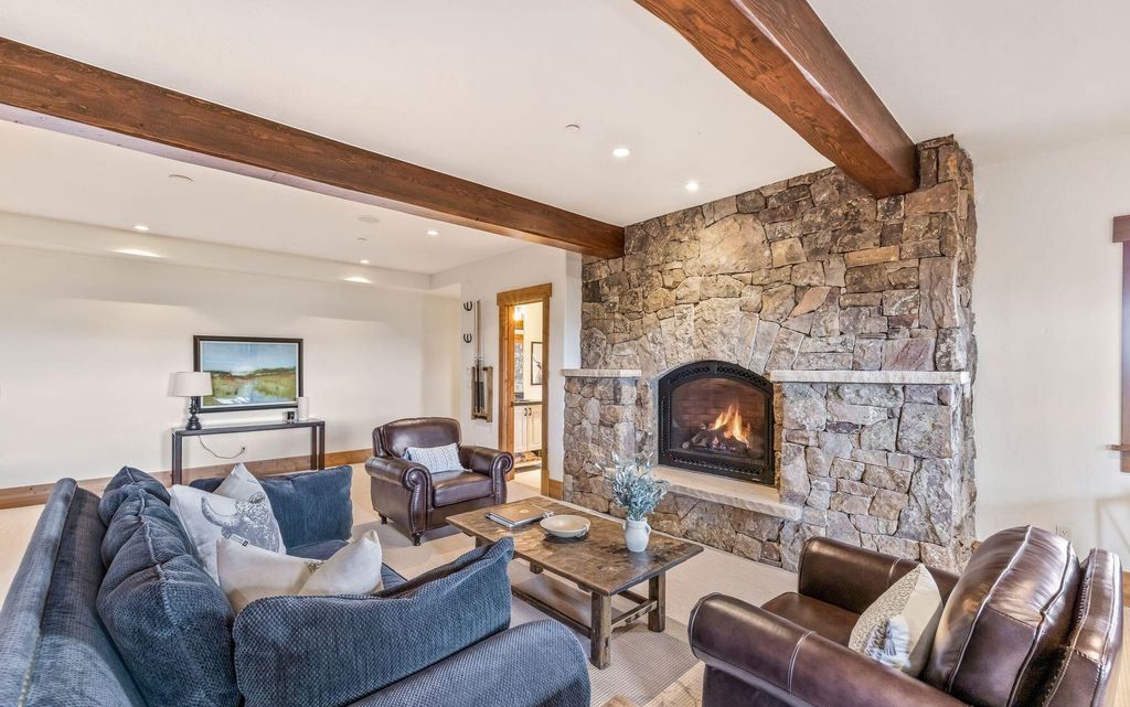 Mountain Charm Meets Modern Comfort Exquisite Colorado Residence for 7.25 Million 37