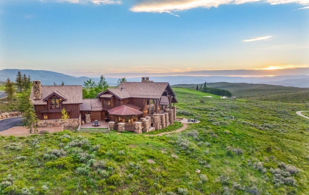 Mountain Charm Meets Modern Comfort Exquisite Colorado Residence for 7.25 Million 4
