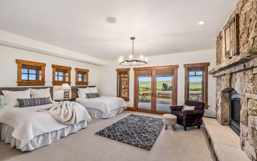 Mountain Charm Meets Modern Comfort Exquisite Colorado Residence for 7.25 Million 45
