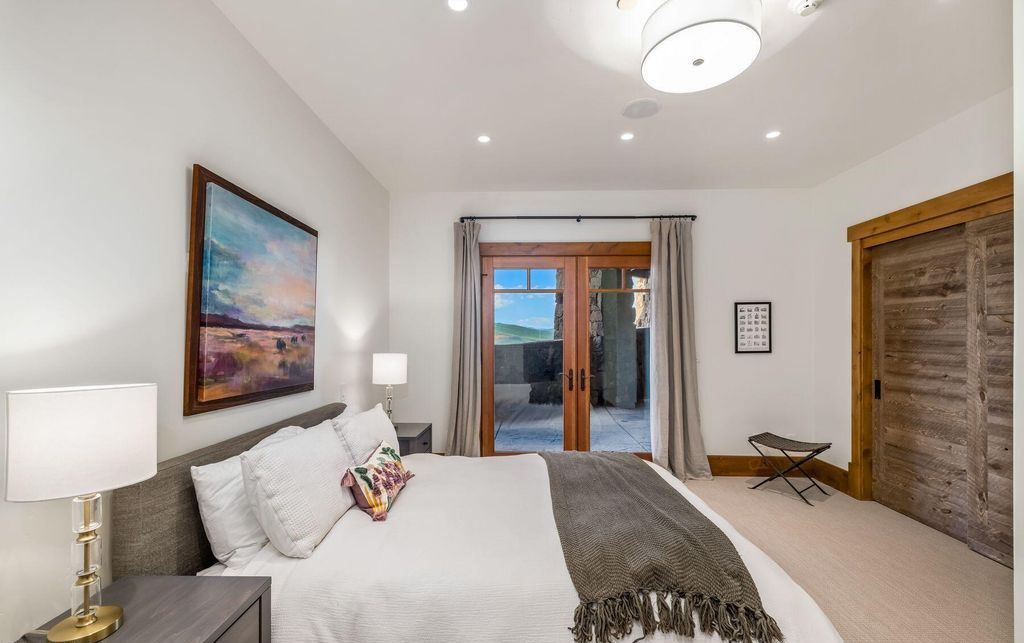 Mountain Charm Meets Modern Comfort Exquisite Colorado Residence for 7.25 Million 50