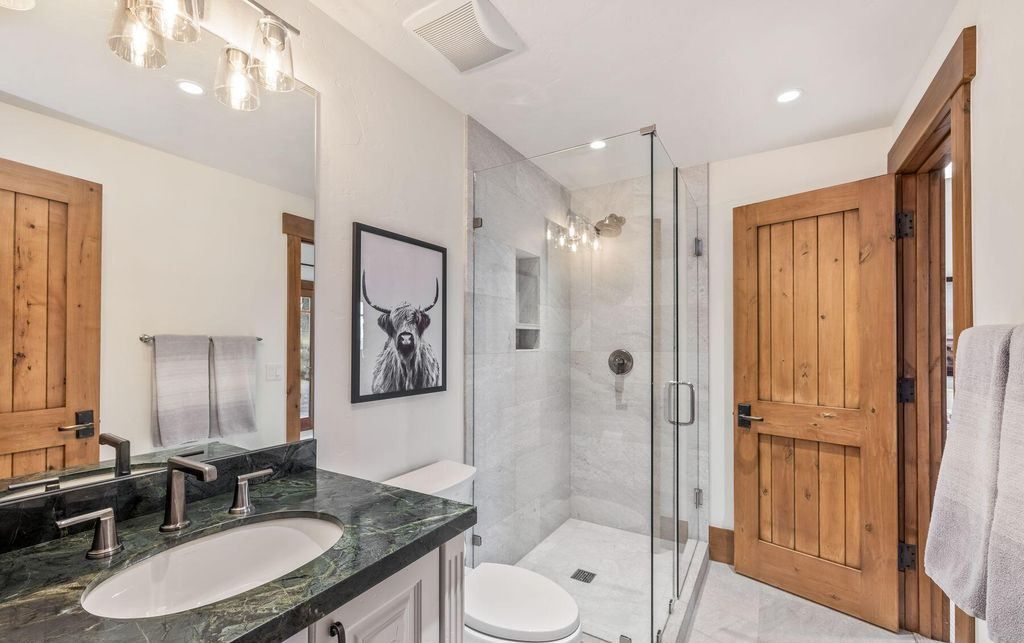 Mountain Charm Meets Modern Comfort Exquisite Colorado Residence for 7.25 Million 51