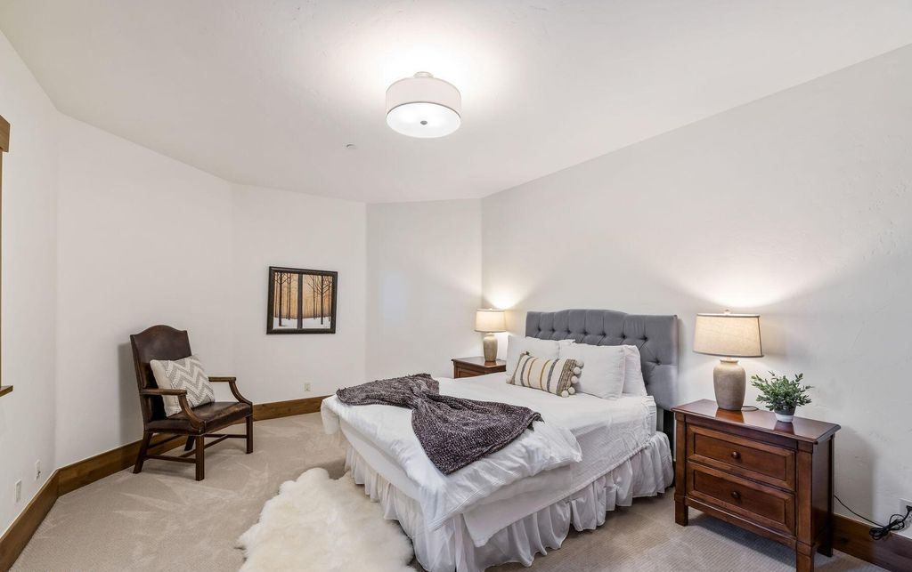 Mountain Charm Meets Modern Comfort Exquisite Colorado Residence for 7.25 Million 52