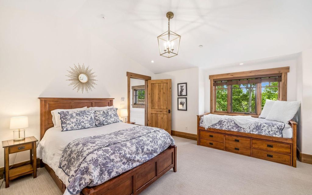 Mountain Charm Meets Modern Comfort Exquisite Colorado Residence for 7.25 Million 56