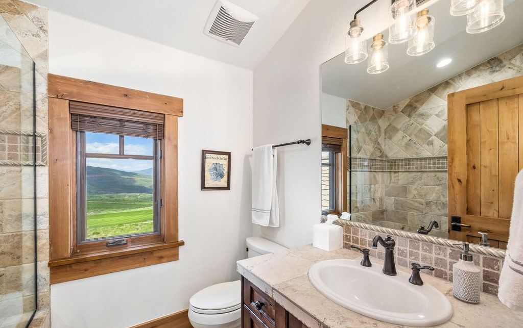 Mountain Charm Meets Modern Comfort Exquisite Colorado Residence for 7.25 Million 57