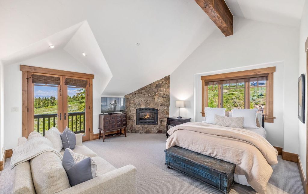 Mountain Charm Meets Modern Comfort Exquisite Colorado Residence for 7.25 Million 59