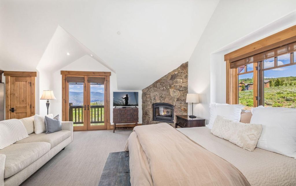 Mountain Charm Meets Modern Comfort Exquisite Colorado Residence for 7.25 Million 60