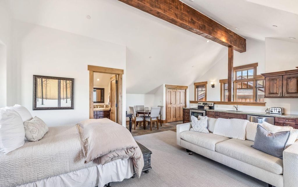 Mountain Charm Meets Modern Comfort Exquisite Colorado Residence for 7.25 Million 61