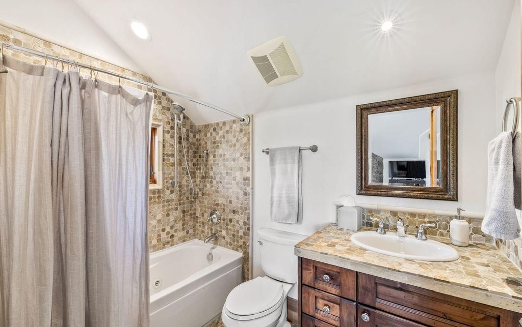 Mountain Charm Meets Modern Comfort Exquisite Colorado Residence for 7.25 Million 64