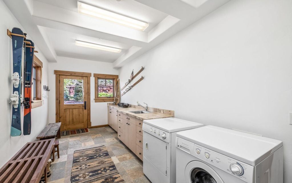 Mountain Charm Meets Modern Comfort Exquisite Colorado Residence for 7.25 Million 65