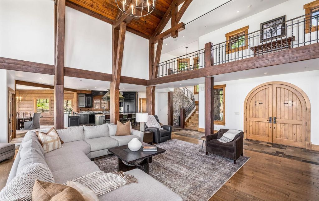 Mountain Charm Meets Modern Comfort Exquisite Colorado Residence for 7.25 Million 9