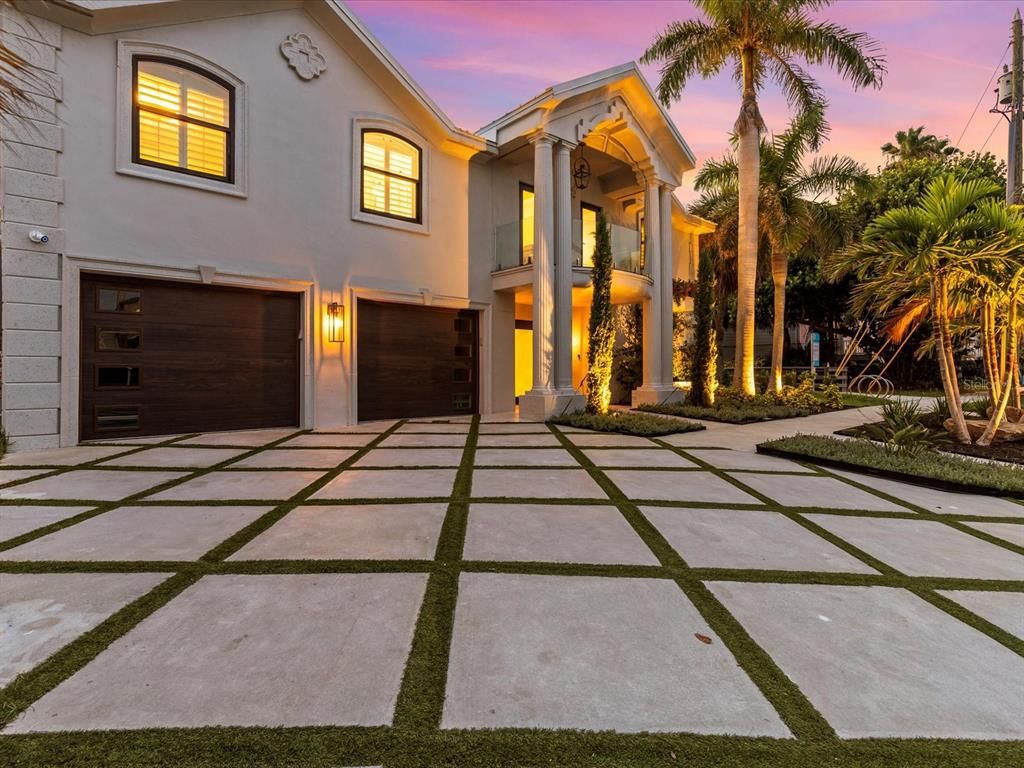 Enjoy modern elegance with breathtaking ocean views, a gourmet kitchen with marble countertops, a state-of-the-art water vapor fireplace, and over 10 TVs.