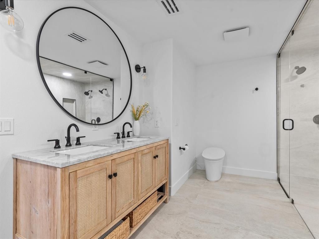Enjoy modern elegance with breathtaking ocean views, a gourmet kitchen with marble countertops, a state-of-the-art water vapor fireplace, and over 10 TVs.