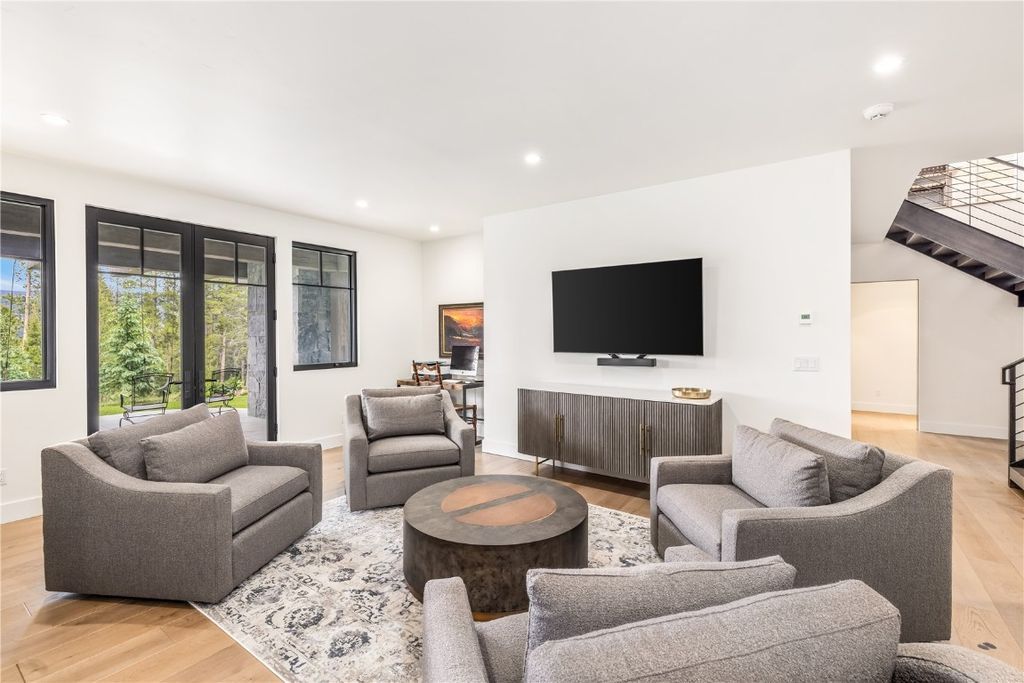Rockridge Builders Crafts a Modern Mountain Farmhouse Gem in Colorado Offered at 5.5 Million 34