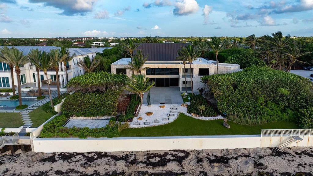 This 6-bed, 6-bath home features a soaring great room with ocean views, a fabulous new chef's kitchen, a guest house, and a resort-style outdoor oasis complete with an infinity pool, koi pond with fountain, and Intracoastal dock