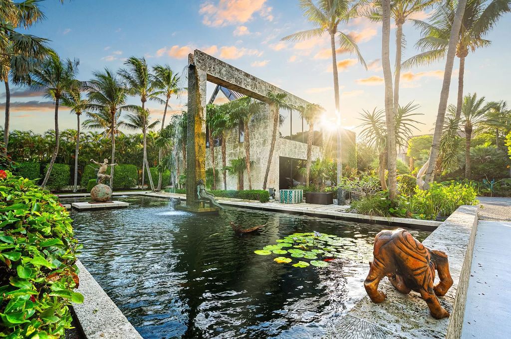 This 6-bed, 6-bath home features a soaring great room with ocean views, a fabulous new chef's kitchen, a guest house, and a resort-style outdoor oasis complete with an infinity pool, koi pond with fountain, and Intracoastal dock