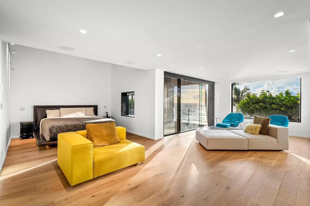 This 6-bed, 6-bath home features a soaring great room with ocean views, a fabulous new chef's kitchen, a guest house, and a resort-style outdoor oasis complete with an infinity pool, koi pond with fountain, and Intracoastal dock
