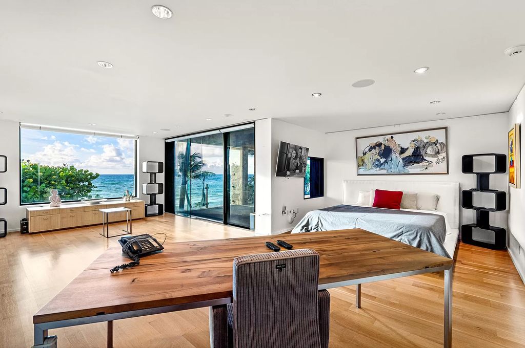 This 6-bed, 6-bath home features a soaring great room with ocean views, a fabulous new chef's kitchen, a guest house, and a resort-style outdoor oasis complete with an infinity pool, koi pond with fountain, and Intracoastal dock