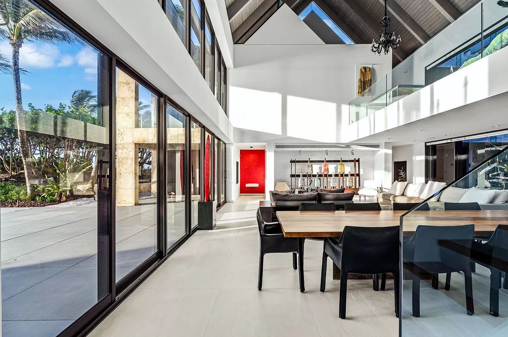 This 6-bed, 6-bath home features a soaring great room with ocean views, a fabulous new chef's kitchen, a guest house, and a resort-style outdoor oasis complete with an infinity pool, koi pond with fountain, and Intracoastal dock