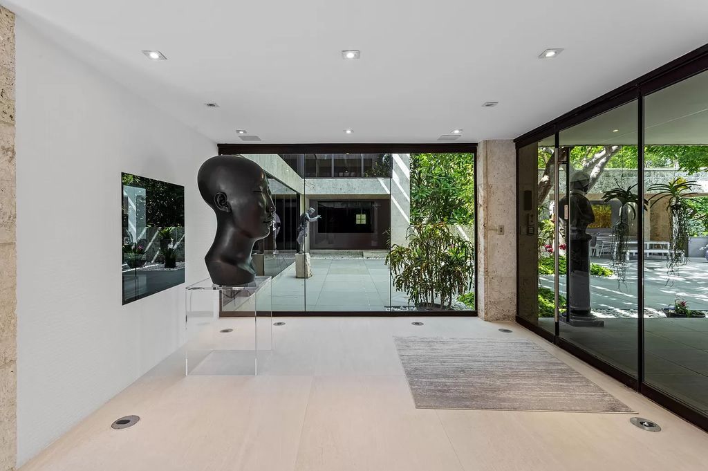 This 6-bed, 6-bath home features a soaring great room with ocean views, a fabulous new chef's kitchen, a guest house, and a resort-style outdoor oasis complete with an infinity pool, koi pond with fountain, and Intracoastal dock