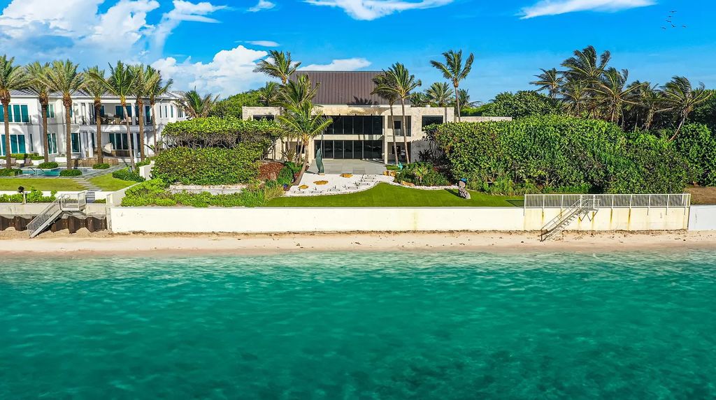 This 6-bed, 6-bath home features a soaring great room with ocean views, a fabulous new chef's kitchen, a guest house, and a resort-style outdoor oasis complete with an infinity pool, koi pond with fountain, and Intracoastal dock