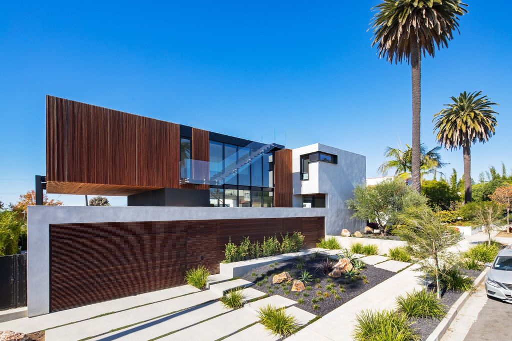 Stairway to the Stars Light filled Home by Minarc Group 4