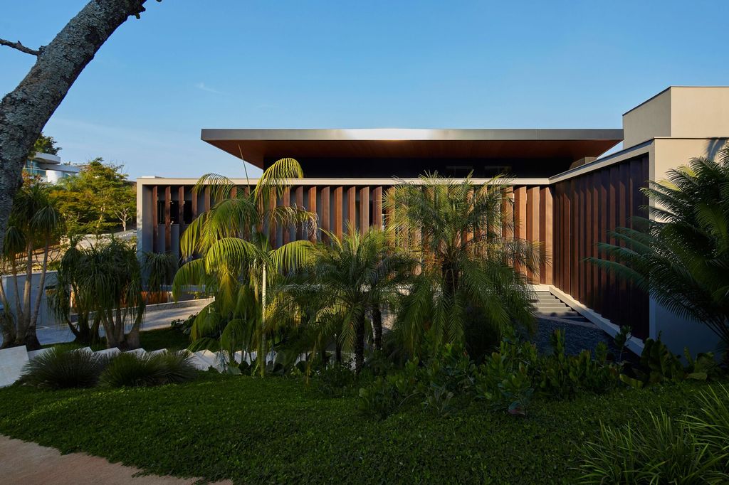 TA Residence, a Hillside Haven by Anastasia Arquitetos