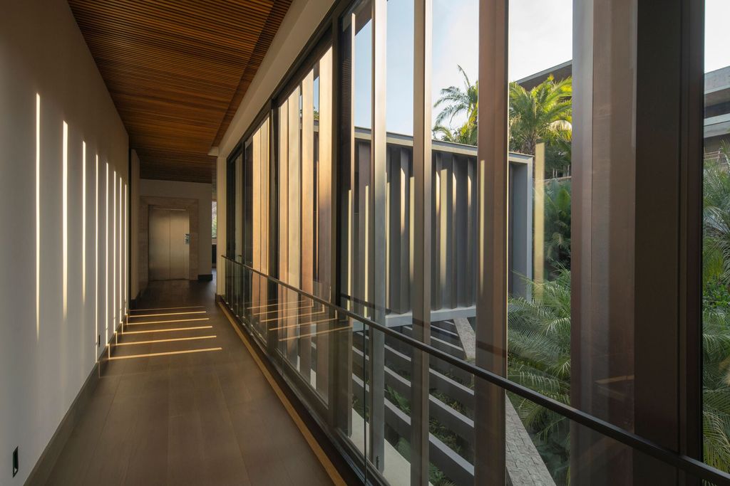 TA Residence a Hillside Haven by Anastasia Arquitetos 14