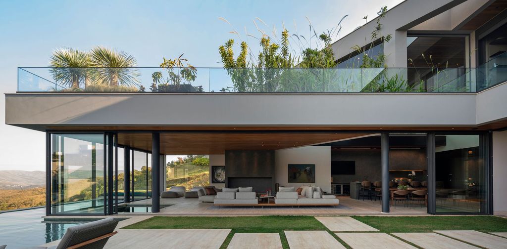 TA Residence a Hillside Haven by Anastasia Arquitetos 16