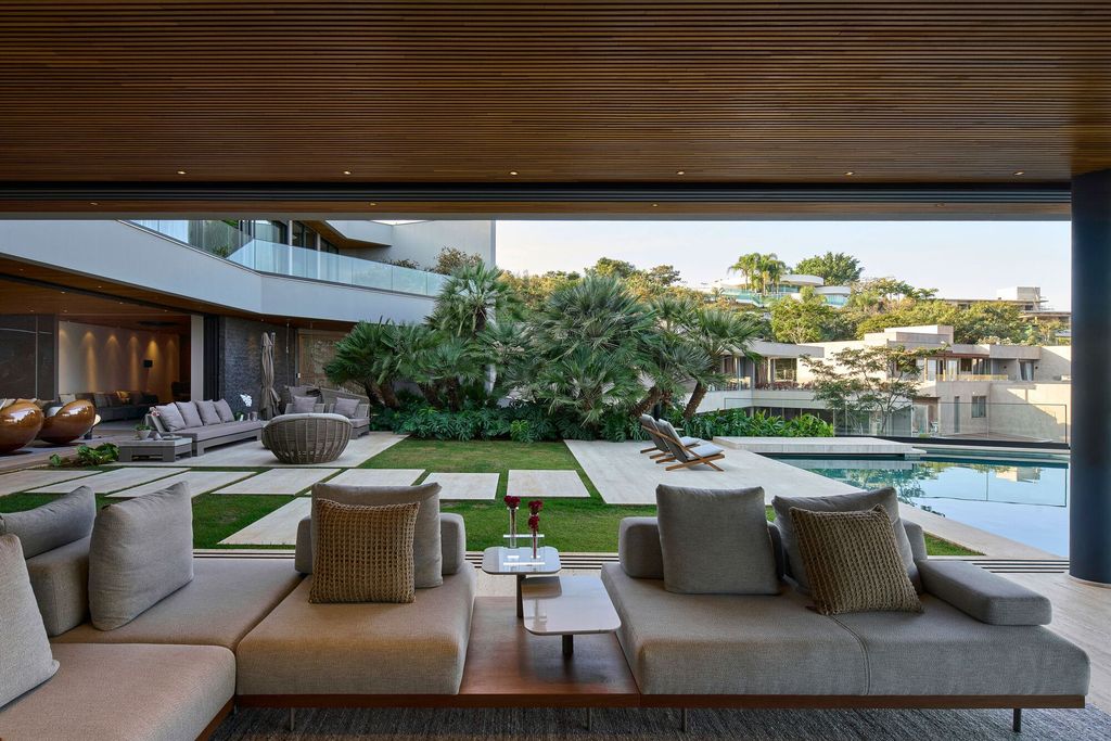 TA Residence a Hillside Haven by Anastasia Arquitetos 17