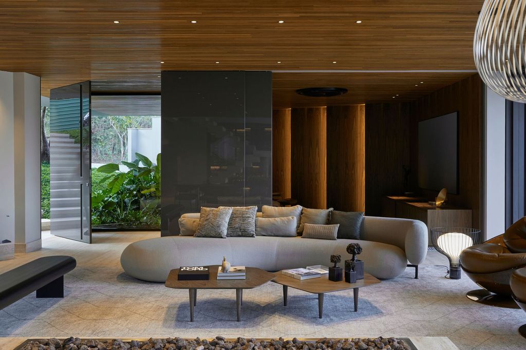 TA Residence a Hillside Haven by Anastasia Arquitetos 3