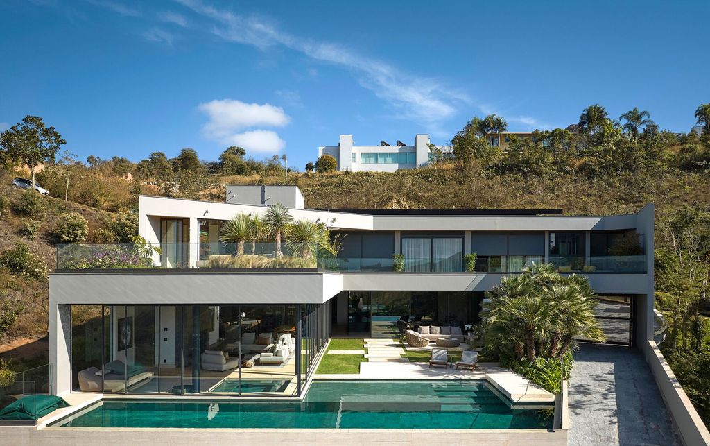 TA Residence a Hillside Haven by Anastasia Arquitetos 6