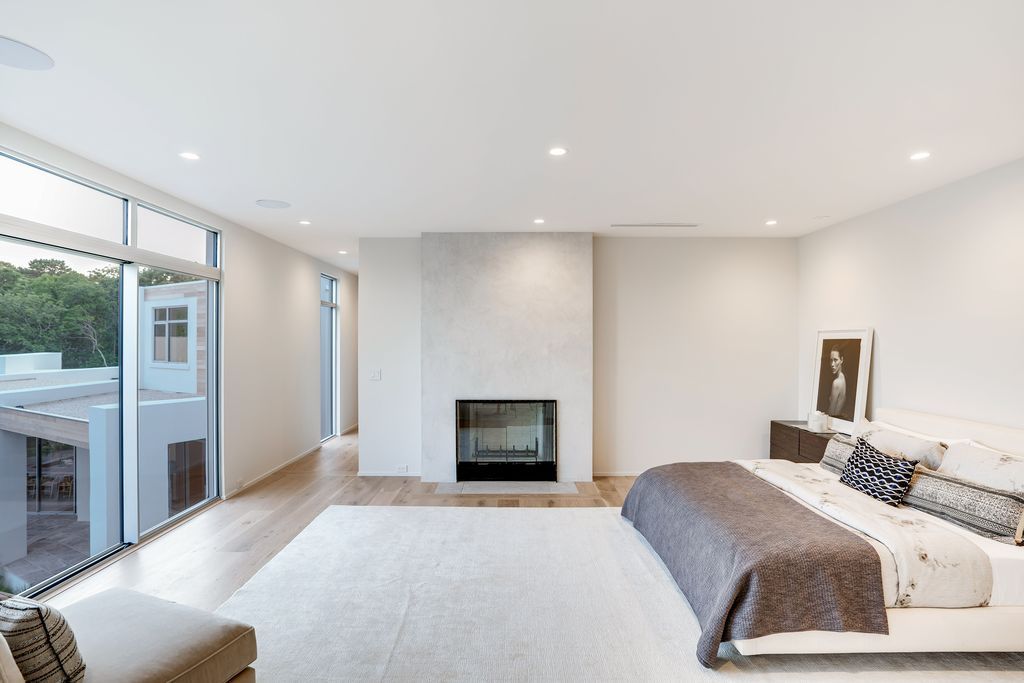 A 13.9 Million Architectural Gem by Lindy Woolcott of HRH Design Group in New York 23