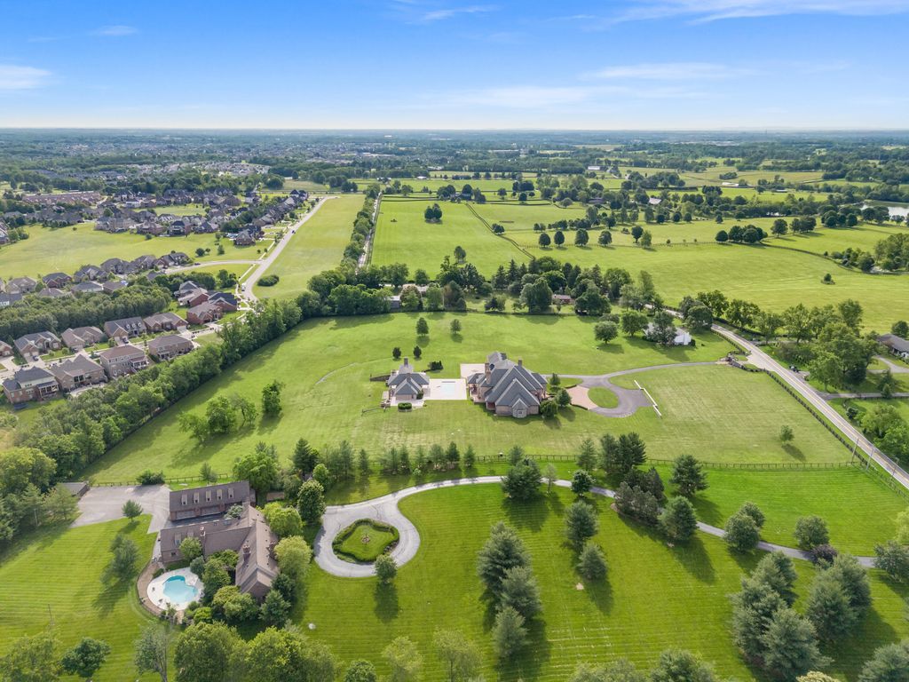 A Luxurious 10 Acre Estate in Lexington Kentucky A True Masterpiece Asking for 6 Million 10