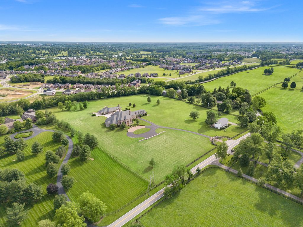 A Luxurious 10 Acre Estate in Lexington Kentucky A True Masterpiece Asking for 6 Million 11