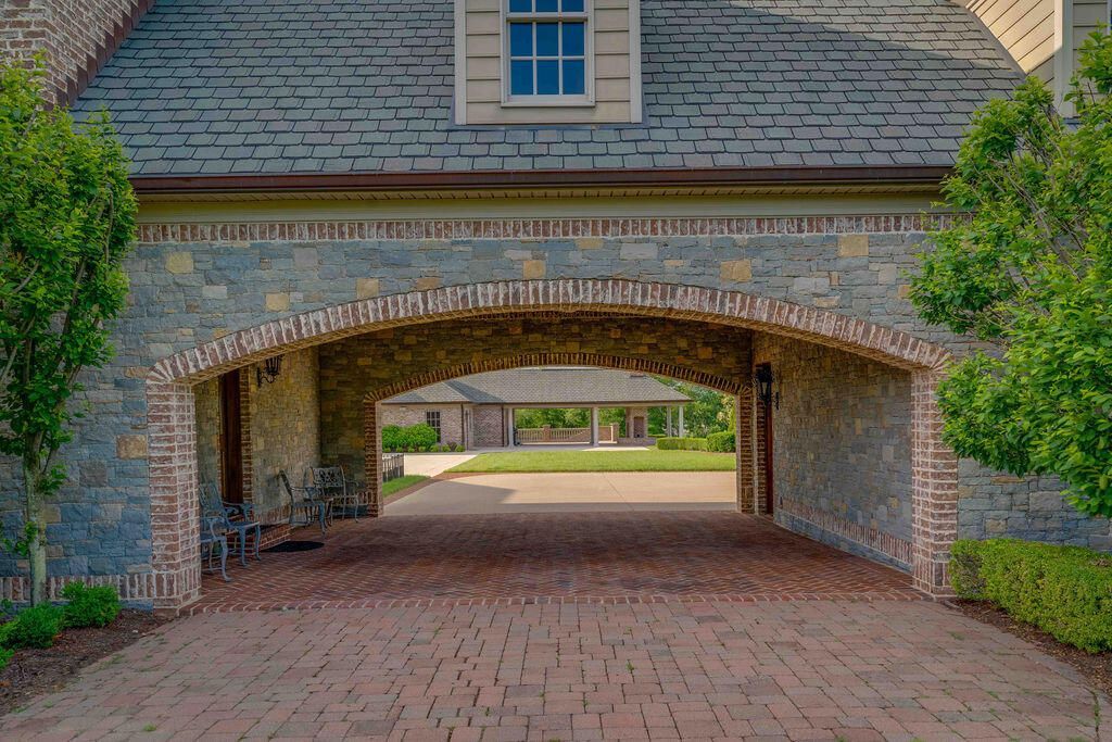 A Luxurious 10 Acre Estate in Lexington Kentucky A True Masterpiece Asking for 6 Million 13