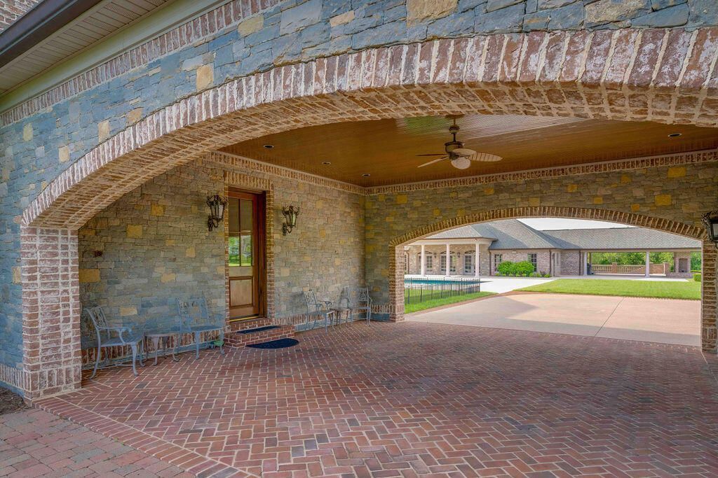 A Luxurious 10 Acre Estate in Lexington Kentucky A True Masterpiece Asking for 6 Million 14